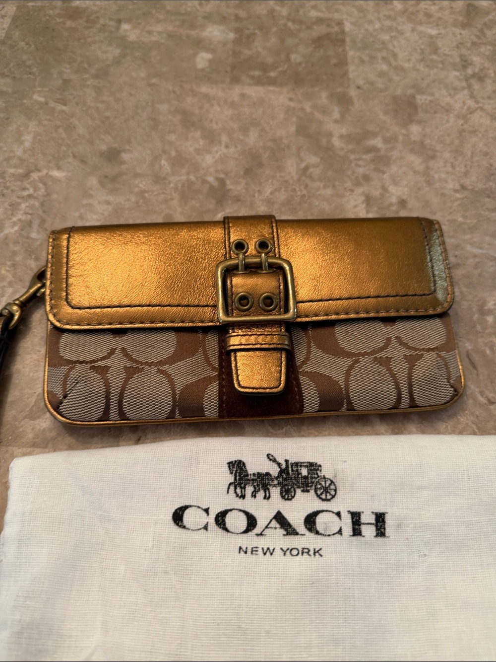 COACH Metallic Gold Signature Buckle Clutch Wallet - Picture 2 of 12
